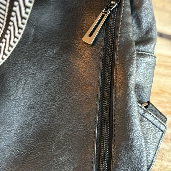 Pouch - Picture 8 of 9